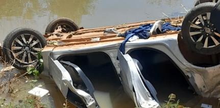 Homem morre após carro cair em lagoa na MT-322