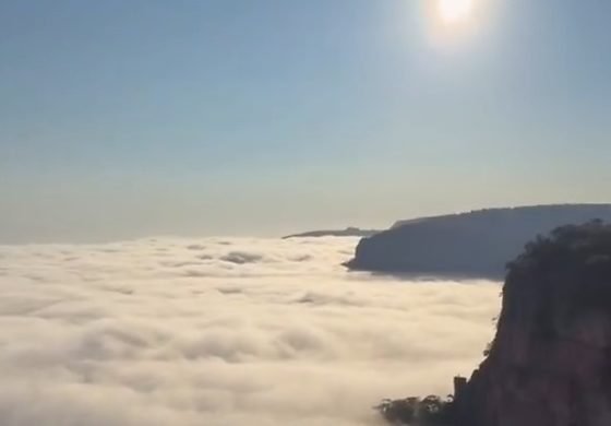 Mar de nuvens cobre Chapada dos Guimarães e deixa paredões acima da camada branca; veja