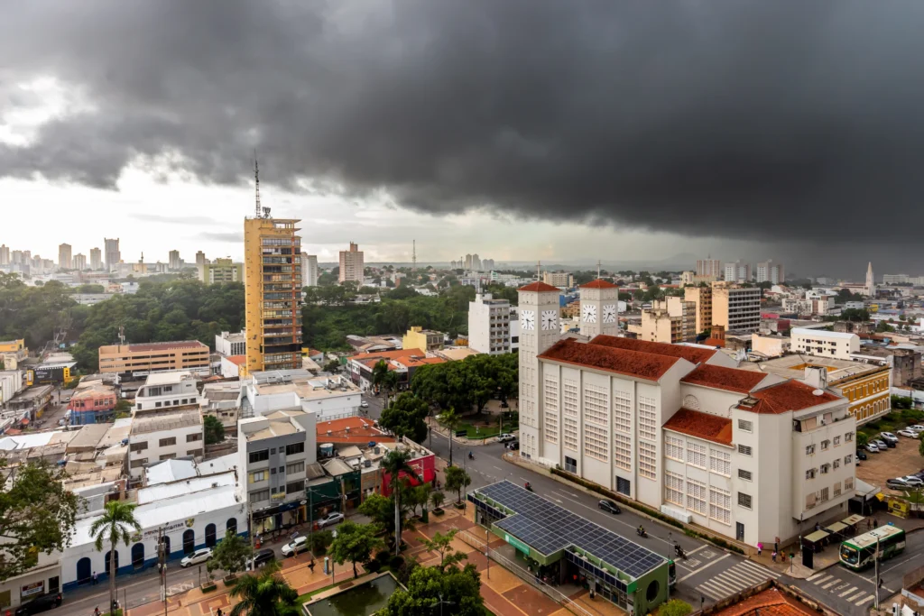 Defesa Civil emite alerta para risco de tempestade e ventos de até 60 km/h em Cuiabá