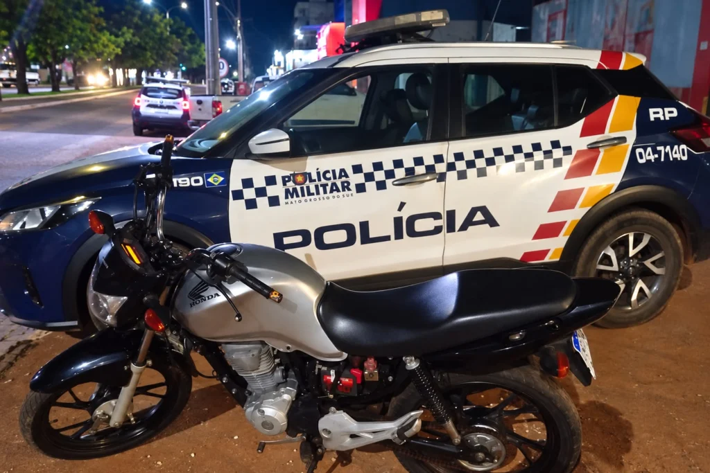 Motociclista sem CNH foge de abordagem e cai com irmão de 13 anos em Jaciara