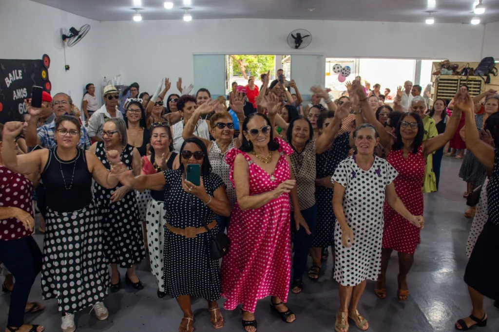 Baile dos Anos 60 reúne a melhor idade no Conviver de Jaciara.